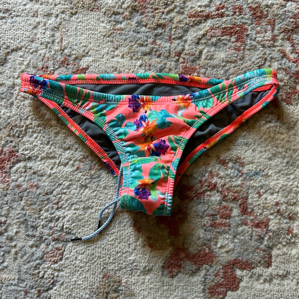 Pattern Jolyn Euro Bottom